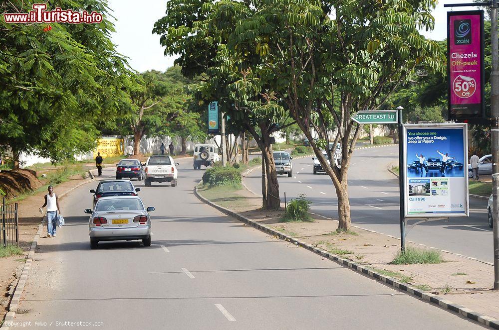 Immagine Traffico quotidiano sul principale viale di Lusaka, capitale dello Zambia - © Adwo / Shutterstock.com