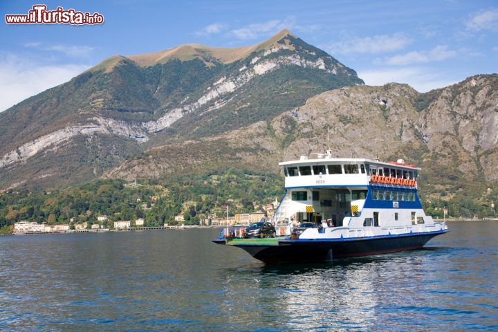 Immagine I traghetti in funzione sul lago di Como collegano le principali cittadine su entrambe le sponde, permettendo ai turisti di scoprire le meraviglie che questo offre nei tanti comuni che vi si affacciano - foto © imagesef / Shutterstock.com