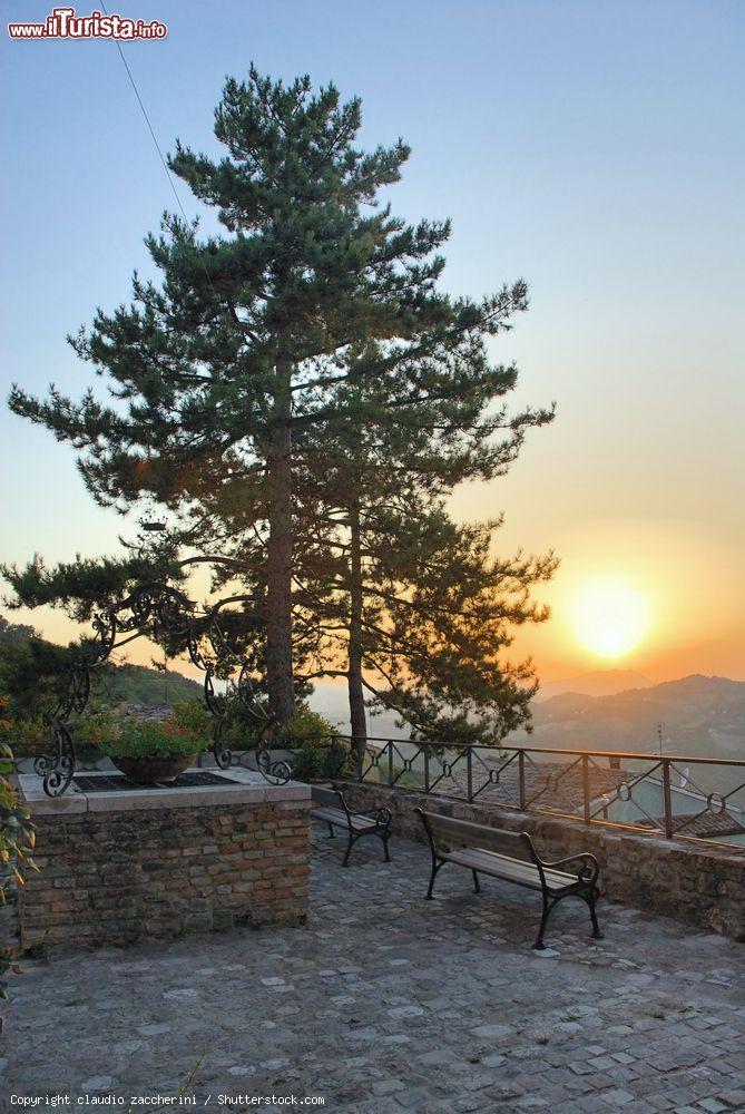 Immagine Tramonto dal castello di Montefiore Conca, provincia di Rimini, Emilia Romagna - © claudio zaccherini / Shutterstock.com