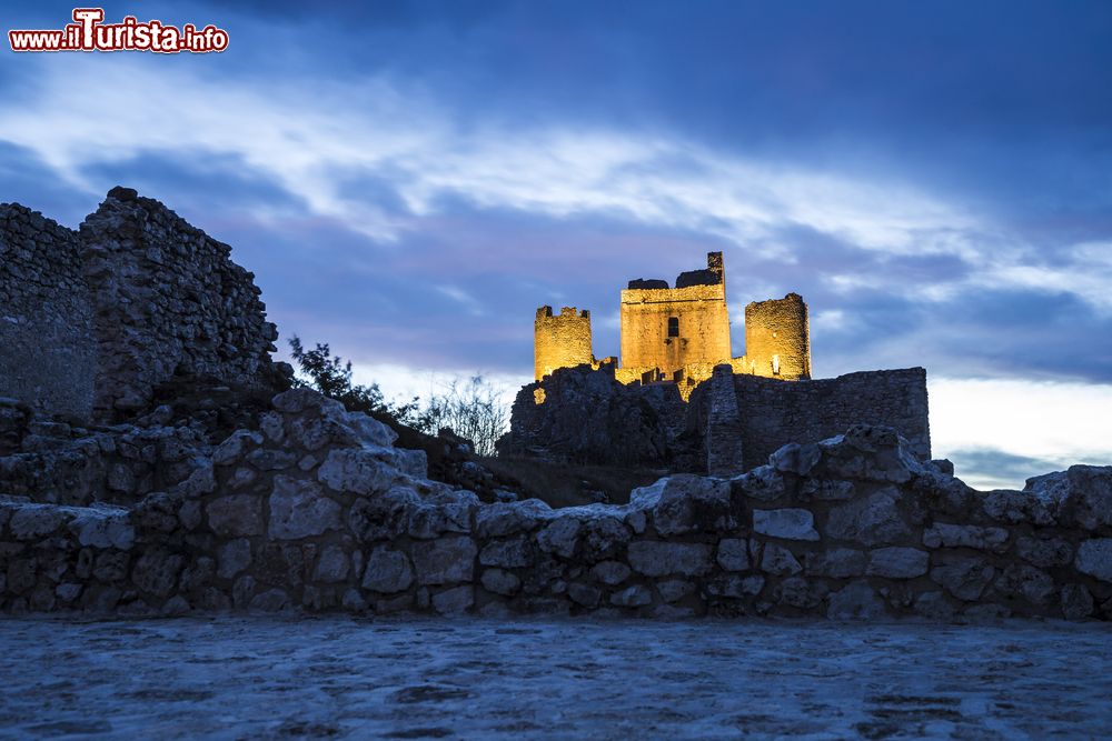 Immagine Tramonto sul castello di Rocca Calascio in Abruzzo.