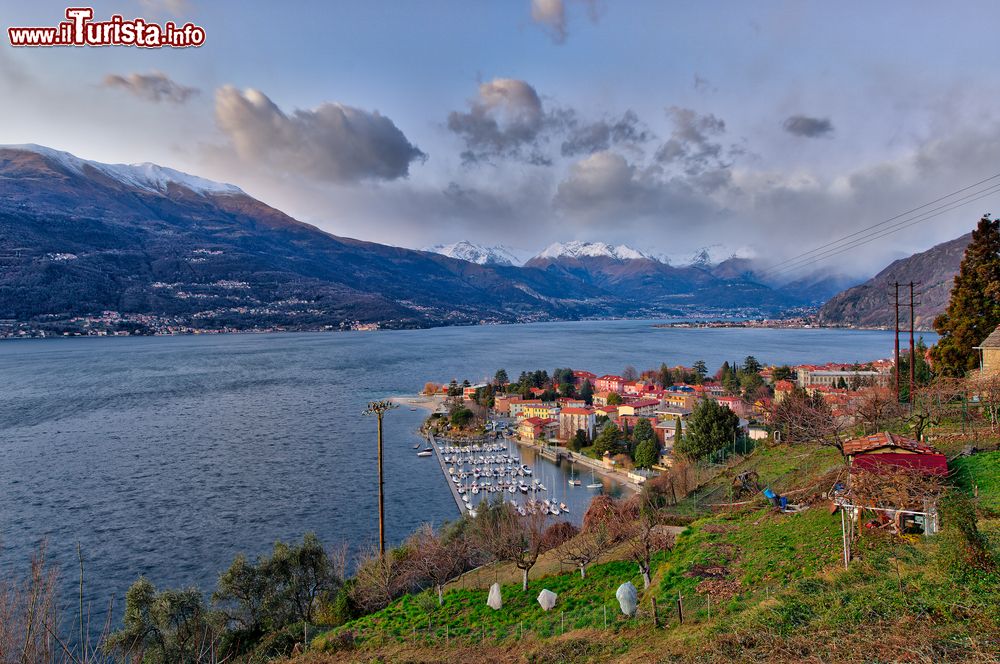 Immagine Uno scatto subito dopo il tramonto sul Lago di Como nella zona di Bellano