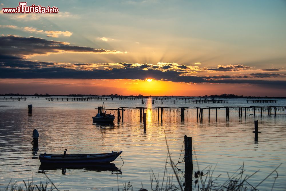 Immagine Tramonto sulle Valli di Comacchio nel Parco del Delta del Po in provincia di Ferrara