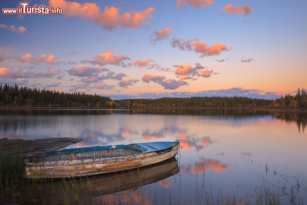 Immagine Tramonto sull'Hidden Lake, vicino a Yellowknife in Canada