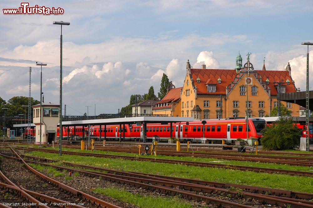 Immagine Treni alla stazione ferroviaria di Lindau, Germania - © Salvador Aznar / Shutterstock.com