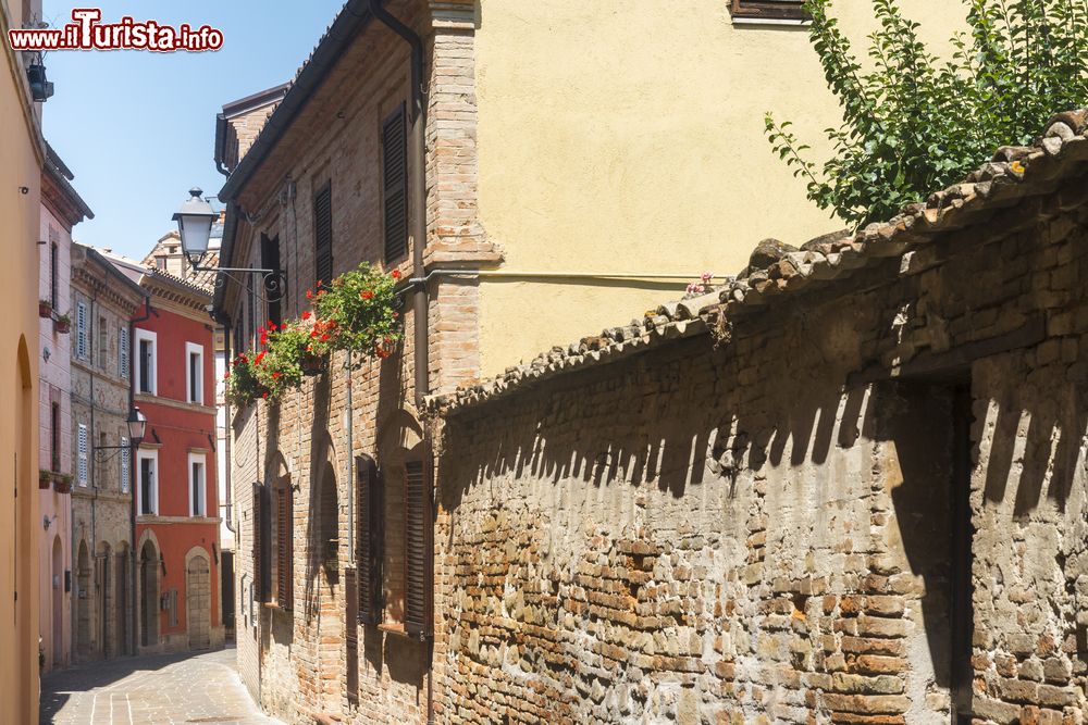 Immagine Un angolo della bella cittadina di Tolentino, provincia di Macerata, Marche, al mattino.