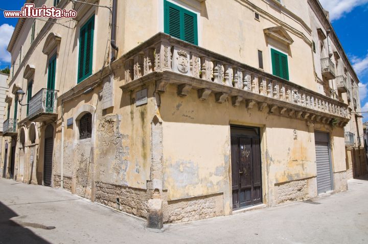 Immagine Un antico palazzo nel centro storico di Altamura, Puglia - © Mi.Ti. / Shutterstock.com