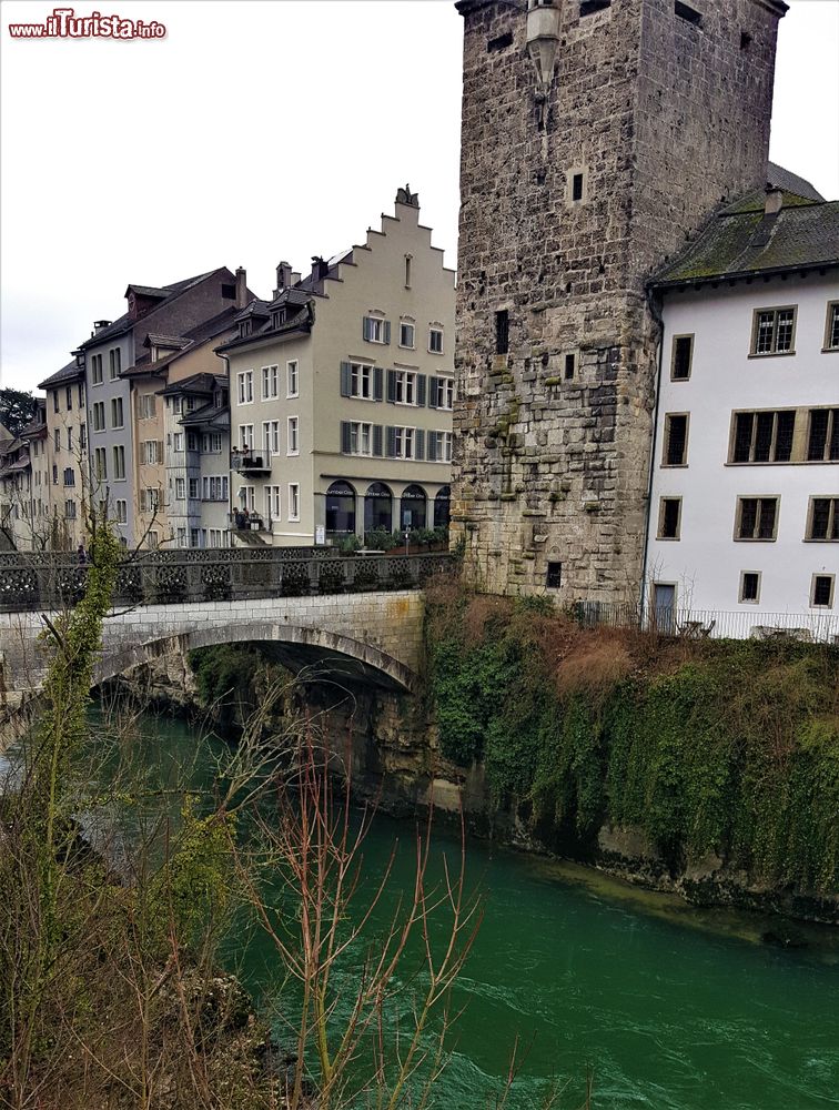 Immagine Un antico ponte sul fiume Aare nella cittadina di Brugg, Svizzera.