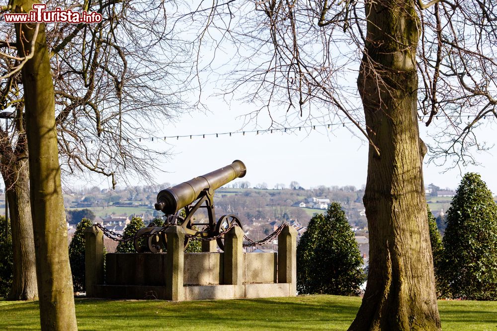 Immagine Un cannone ai Castle Gardens di Lisburn, Irlanda del Nord.