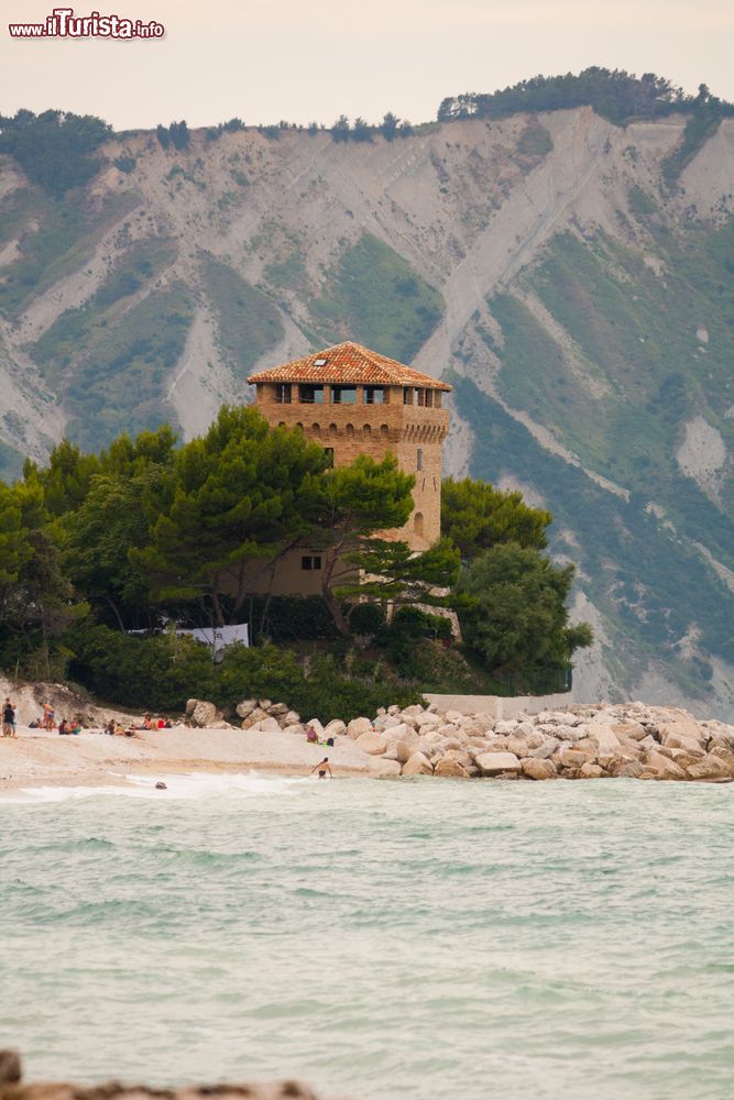 Immagine Un castello nella zona di Portonovo sul Conero, regione Marche