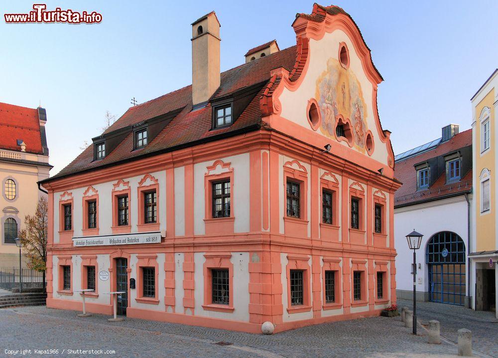 Immagine Un edificio storico nel centro di Altotting, Germania - © Kapa1966 / Shutterstock.com