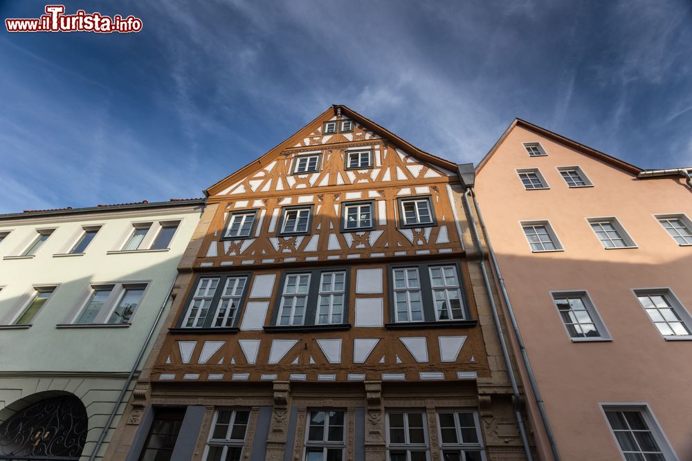 Immagine Un edificio storico nel centro di Aschaffenburg, Germania. Questa città tedesca di oltre 70 mila abitanti viene chiamata la "Nizza Bavarese" per via del suo clima mite.