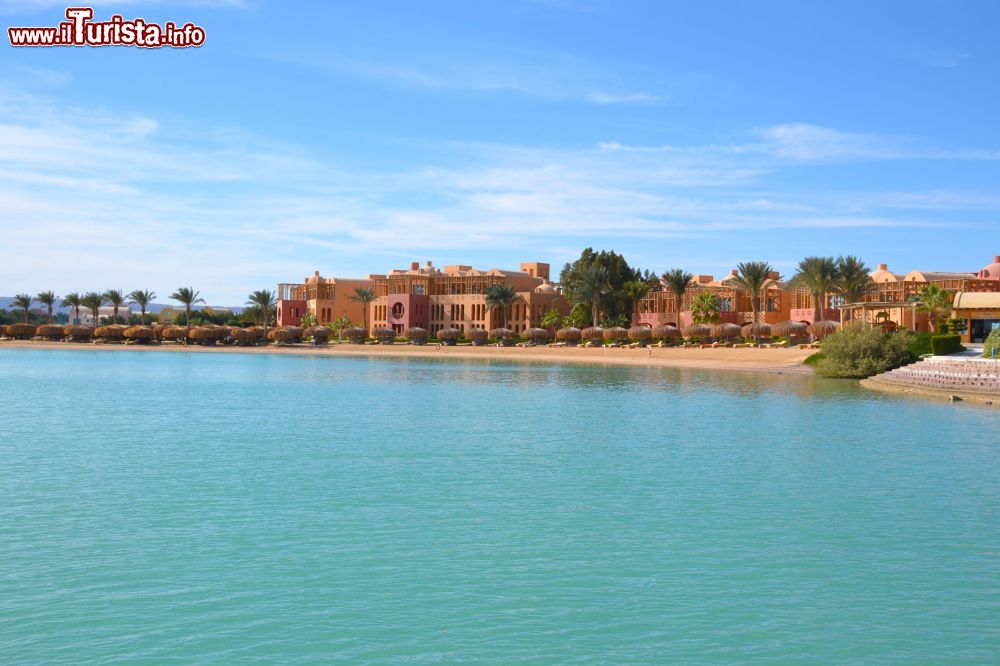 Immagine Un esclusivo resort di El Gouna, affacciato sulla laguna interna della località turistica del Mar Rosso.