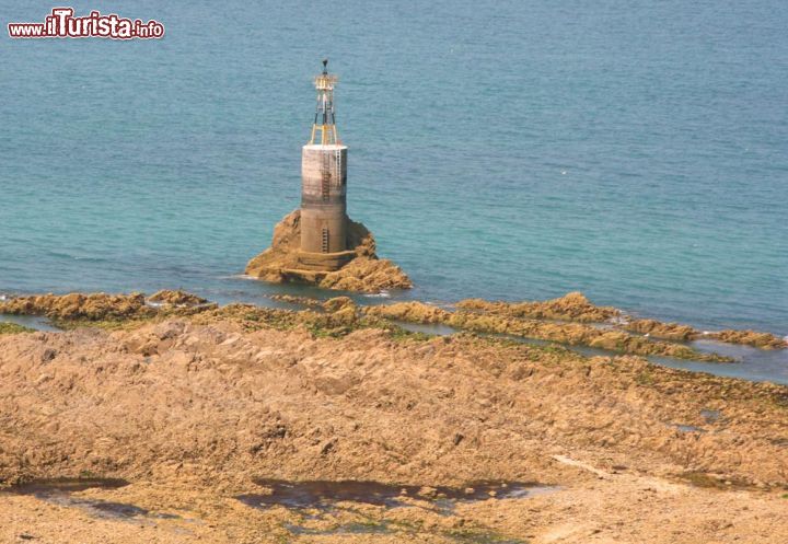 Immagine Un faro nei pressi di Granville (Francia). Il faro principale della città è però quello di Cap Lihou - foto © sigurcamp / Shutterstock.com