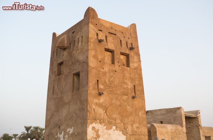 Immagine Un antico forte nella città fantasma di Jazirat Al Hamra - © BURN-PHOTOGRAPHY / Shutterstock.com