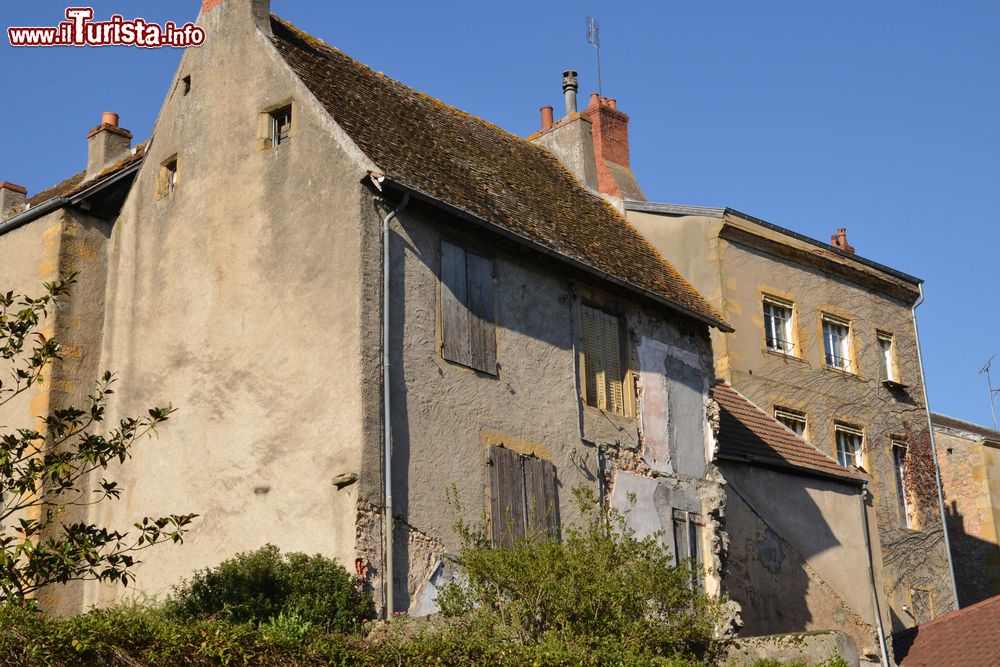 Immagine Un grazioso angolo della cittadina di Paray-le-Monial, Francia.