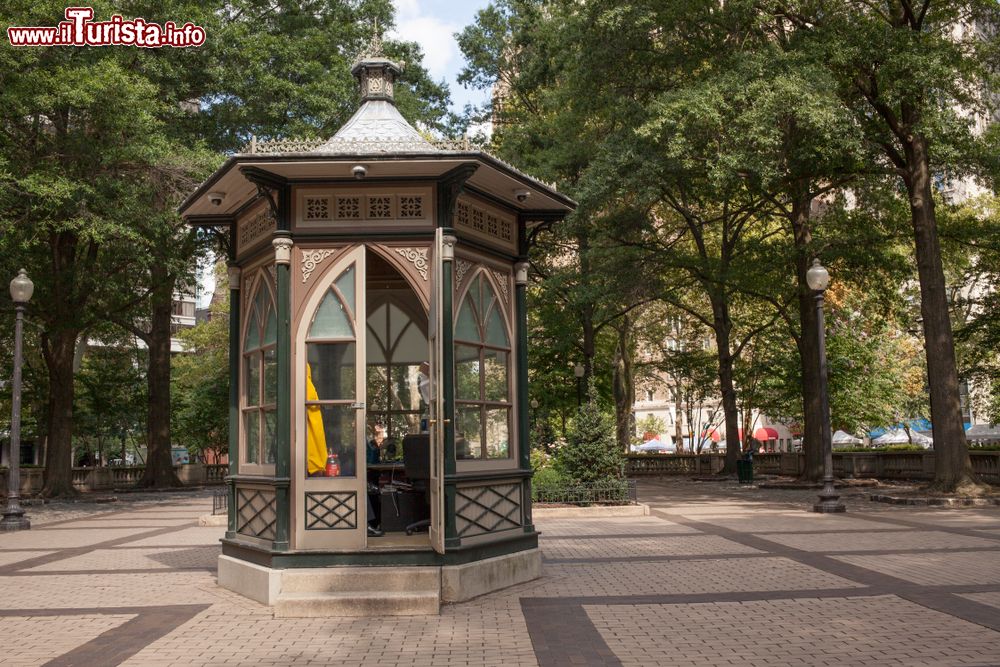 Immagine Un grazioso chiosco in ferro in Rittenhouse Square a Philadelphia, Pennsylvania (USA).
