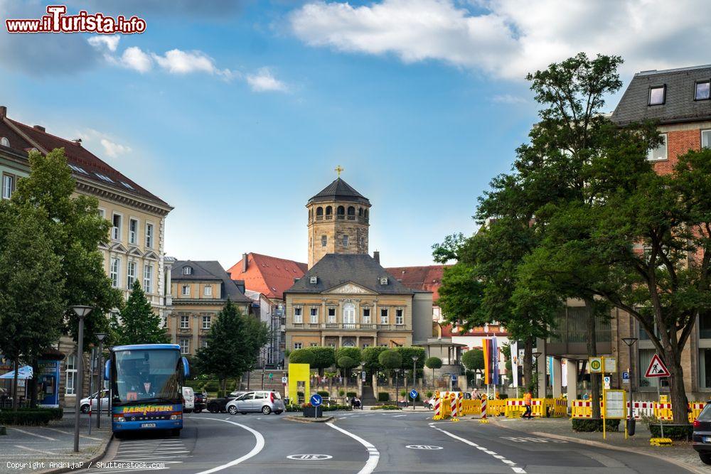 Immagine Un grazioso scorcio di Bayreuth, Germania, con i suoi viali alberati - © AndrijaP / Shutterstock.com