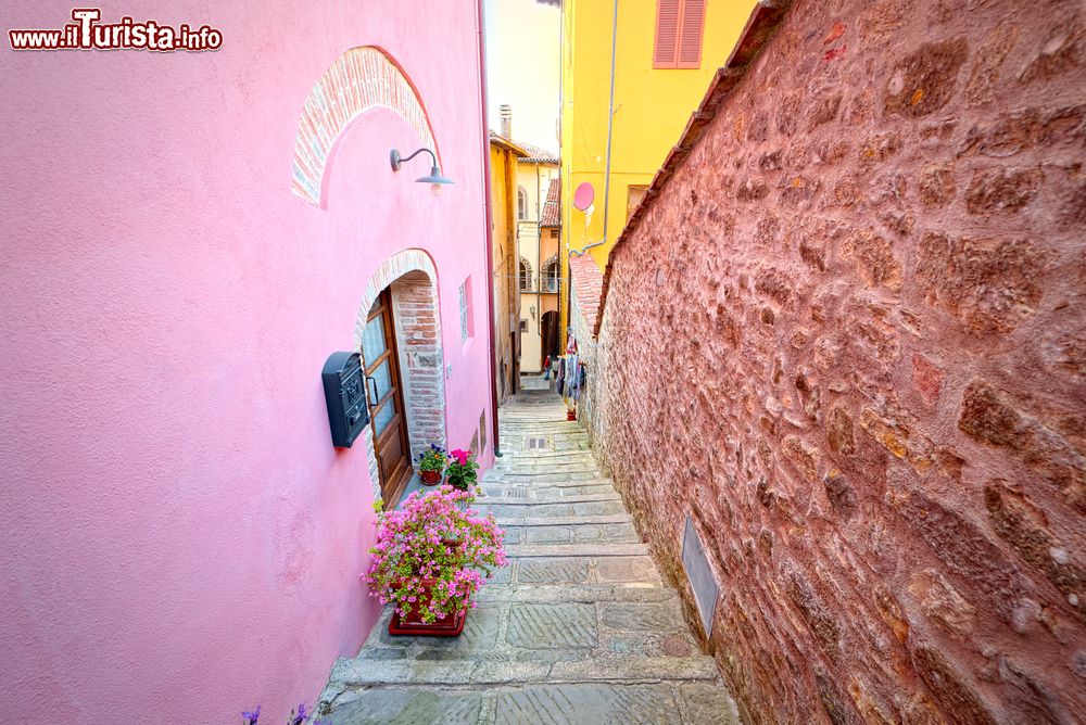 Immagine Un grazioso vicolo del centro storico di Barga, Toscana. Per la sua importanza storica, artistica e e civica, Barga è uno dei borghi più belli d'Italia, importante riconscimento turistico.