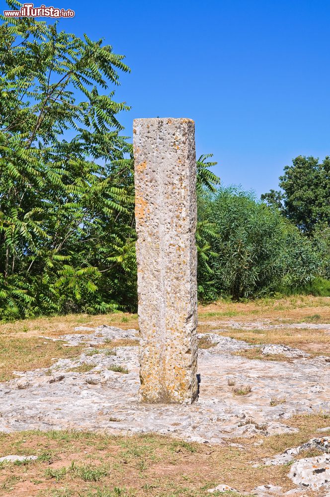 Immagine Un Menhir a Montevergine vicino a Palmariggi nel Salento leccese