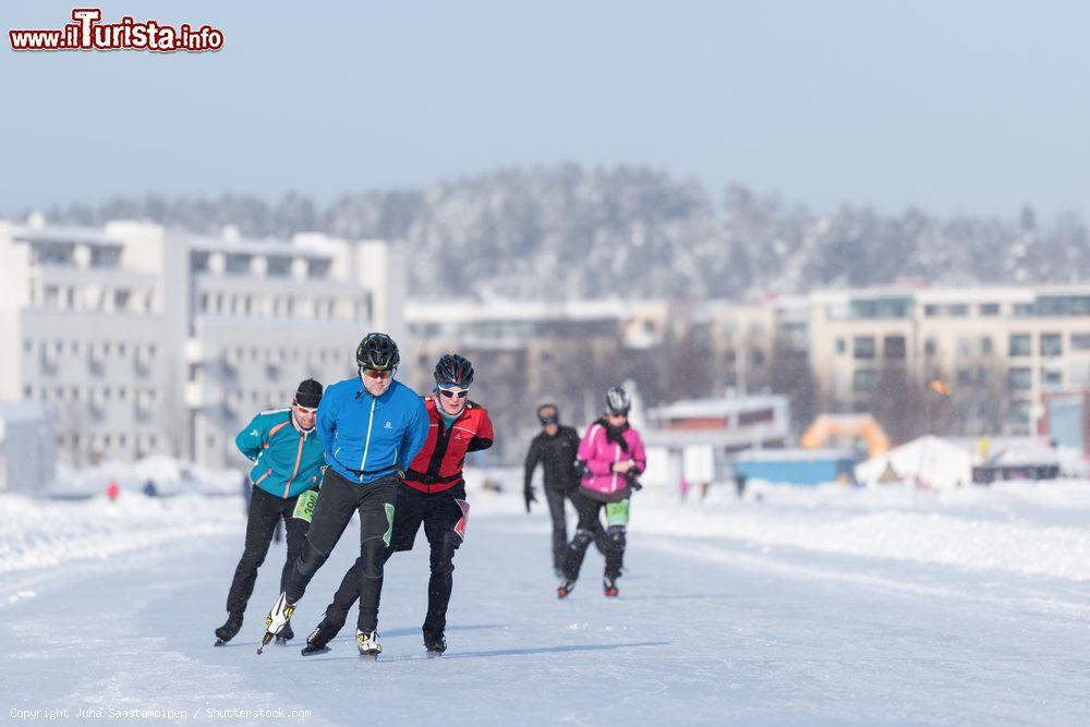 Immagine Un momento della Finland Ice Marathon a Kuopio. Questo evento sportivo che si svolge sul ghiaccio naturale della cittadina di Kuopio richiama ogni anno, nel mese di febbraio, oltre 13 mila visitatori - © Juha Saastamoinen / Shutterstock.com