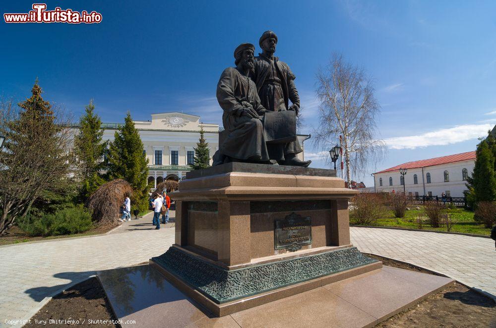 Immagine Un monumento nella piazza del Cremlino di Kazan in Russia. Si tratta di un sito Patrimonio UNESCO - © Yury Dmitrienko / Shutterstock.com