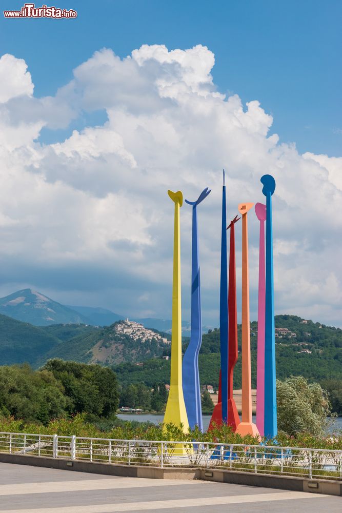 Immagine Un Monumento sul Lago di piediluco in Umbria