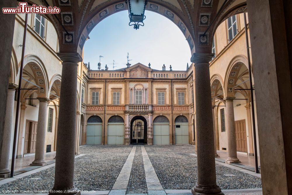 Immagine Un palazzo in Via Alberoni nel centro storico di Piacenza in Emilia - © Claudio Giovanni Colombo / Shutterstock.com