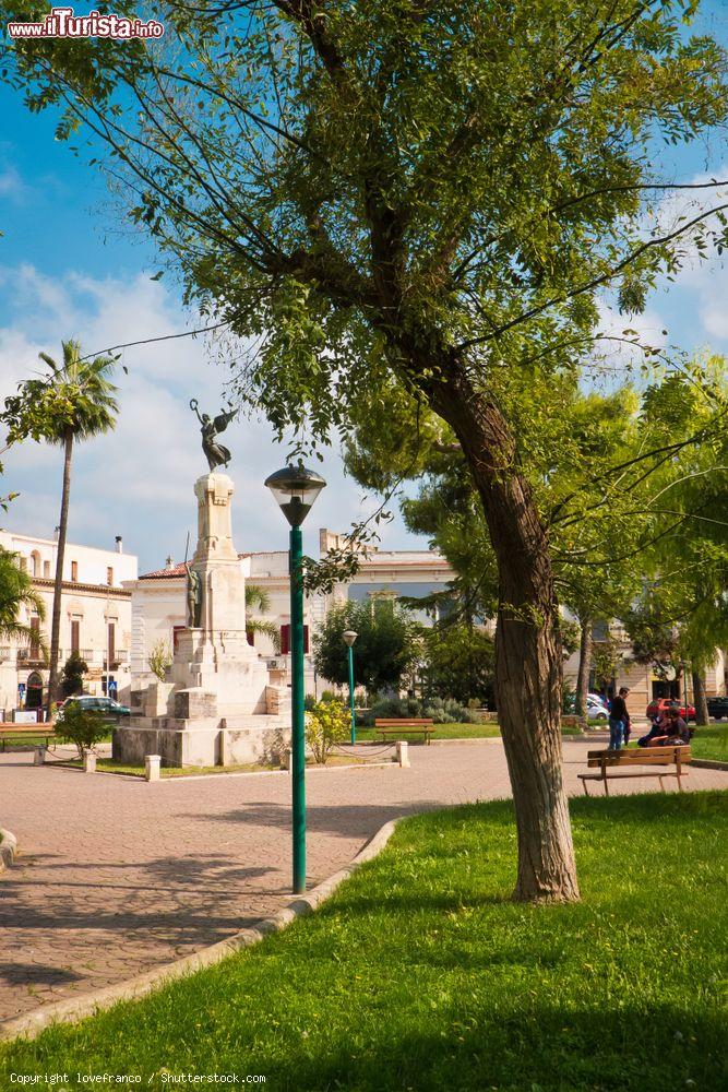 Immagine Un parco nella cittadina di Palo del Colle in Puglia. - © lovefranco / Shutterstock.com