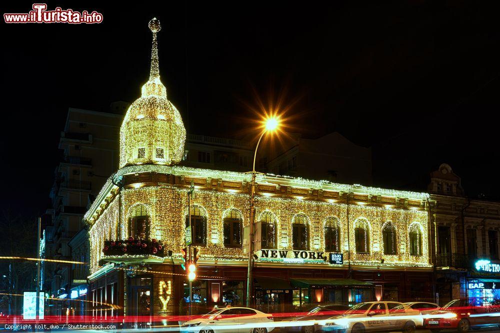 Immagine Un suggestivo edificio in Bolshaya Sadovaya Street by night a Rostov-on-Don, Russia - © kolt_duo / Shutterstock.com