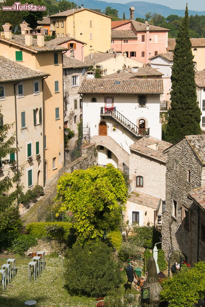 Immagine Un suggestivo scorcio dall'alto della cittadina di Spoleto, Umbria.