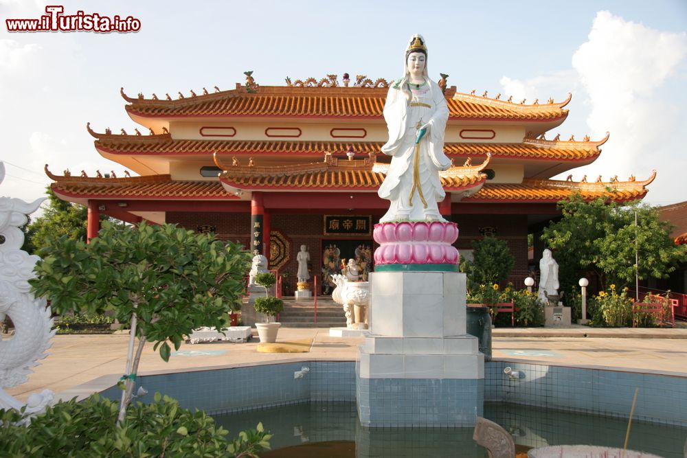 Immagine Un tempio buddhista a Houston, Texas.