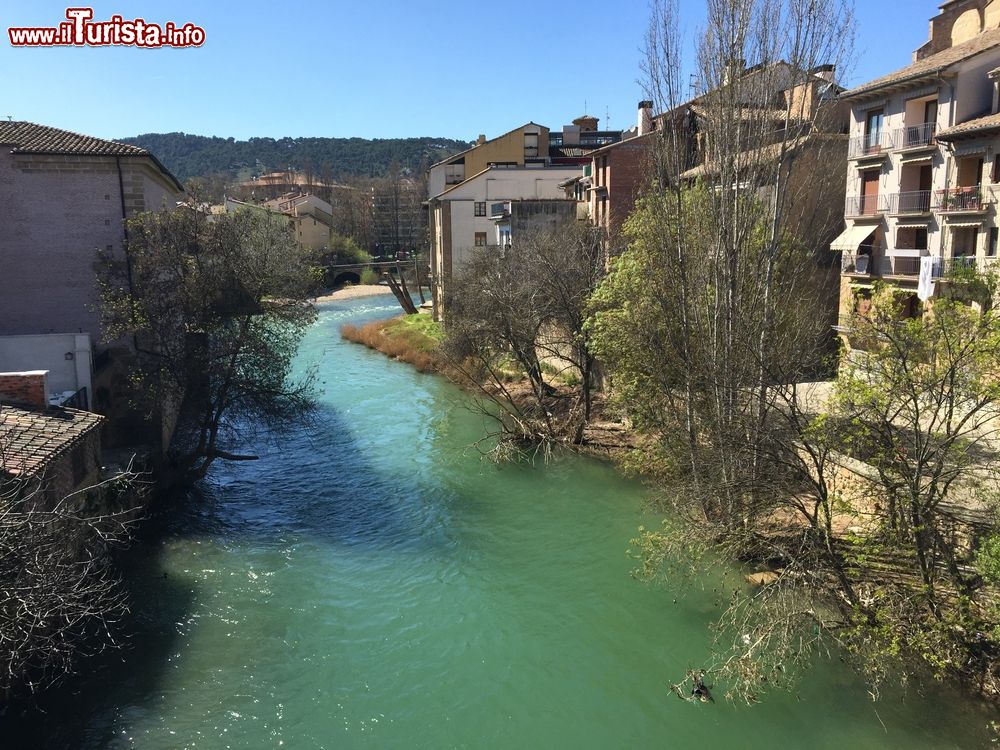 Immagine Un tratto del fiume Ega nella città di Estella, Spagna. E' un affluente dell'Ebro e scorre per 113 km.