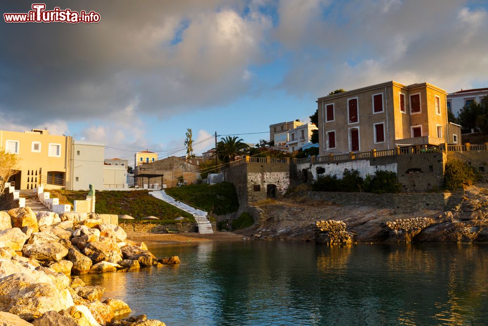 Immagine Un tratto della costa sull'isola di Inousses, Grecia.