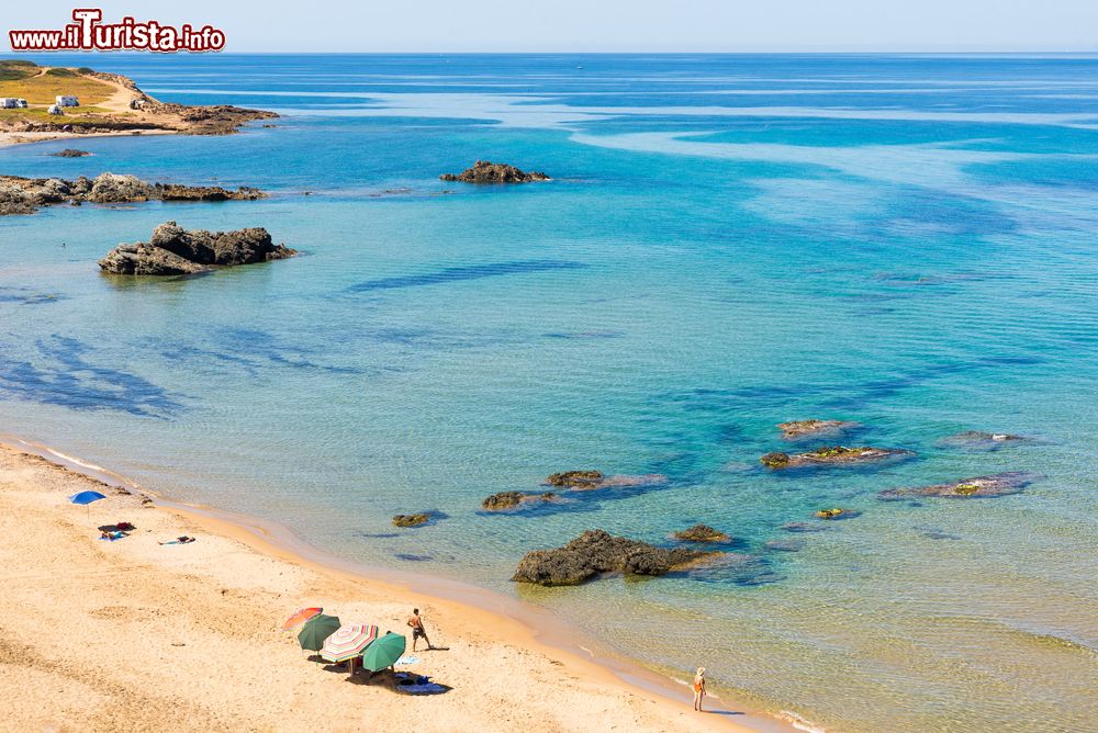 Immagine Un tratto della spiaggia di Arbus, Sardegna. E' una delle mete turistiche più apprezzate di tutta la Sardegna grazie al suo incredibile ecosistema.