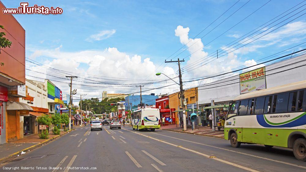 Immagine Un tratto di Isaac Povoas Avenue nel centro di Cuiaba, Mato Grosso, Brasile - © Roberto Tetsuo Okamura / Shutterstock.com