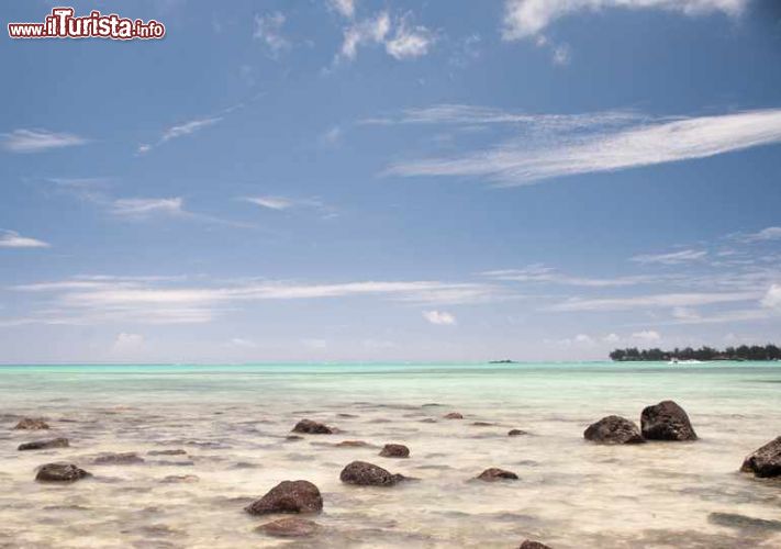 Immagine Un tratto di spiaggia rocciosa a Mont Choisy, Mauritius (Africa) - © Arisha Singh / Shutterstock.com