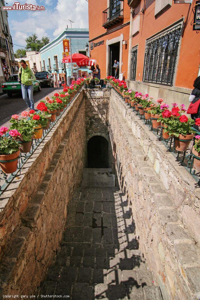 Immagine Un tunnel nella città di Guanajuato, Messico. Nella downtown si possono osservare diversi tunnel - © gary yim / Shutterstock.com