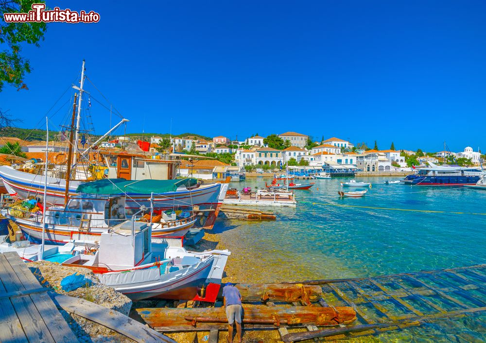 Immagine Un vecchio cantiere navale sull'isola greca di Spetses.