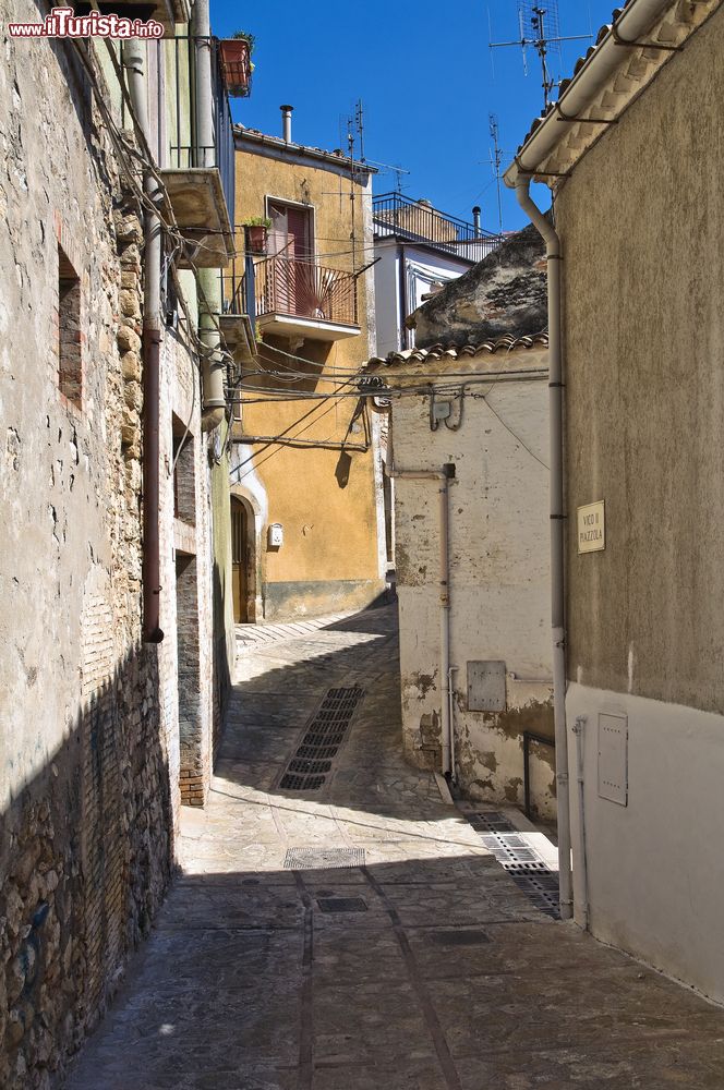 Immagine Un vicolo del borgo di Deliceto, cittadina pugliese di 3900 abitanti sui Monti Dauni a circa 600 metri s.l.m.