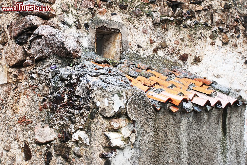 Immagine Un'antica abitazione nel centro storico di Oliena, Sardegna.