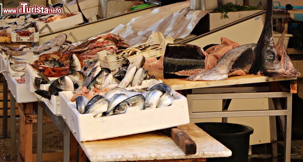 Immagine Una bancarella al mercato del pesce a Marsala, Sicilia.