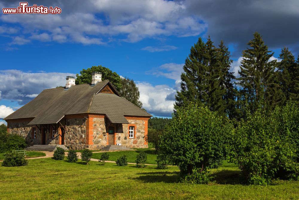 Immagine Una bella casa agreste nella periferia di Pskov, Russia.