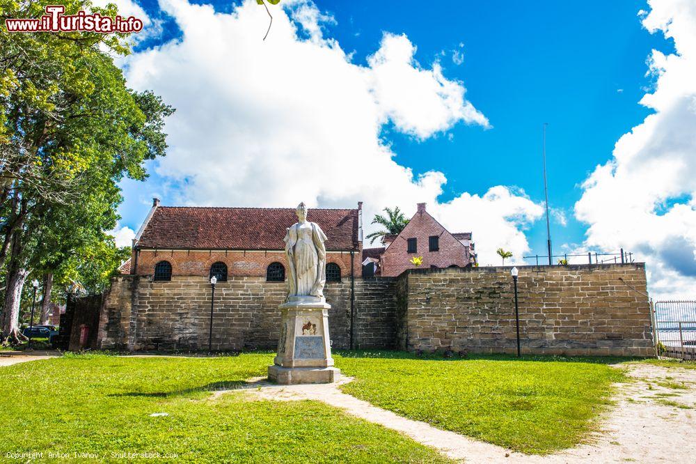 Immagine Una bella veduta del centro di Paramaribo, Suriname. Questa località si trova a circa 20 km dalla costa dell'Oceano Atlantico - © Anton_Ivanov / Shutterstock.com