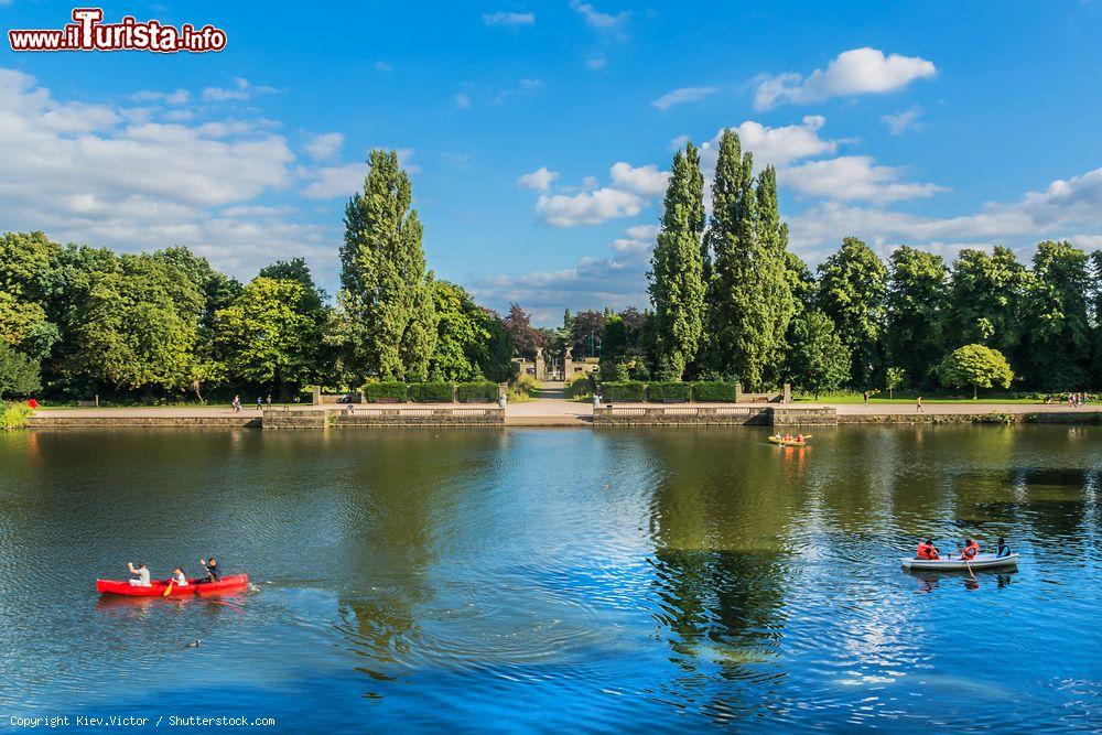 Immagine Una bella veduta del lago Highfields all'omonimo parco dell'università di Nottingham, Inghilterra - © Kiev.Victor / Shutterstock.com