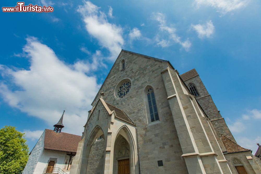 Immagine Una bella veduta della chiesa di San Giovanni (Stadtpfarrkirche Rapperswil) a Rapperswil-Jona, Svizzera.