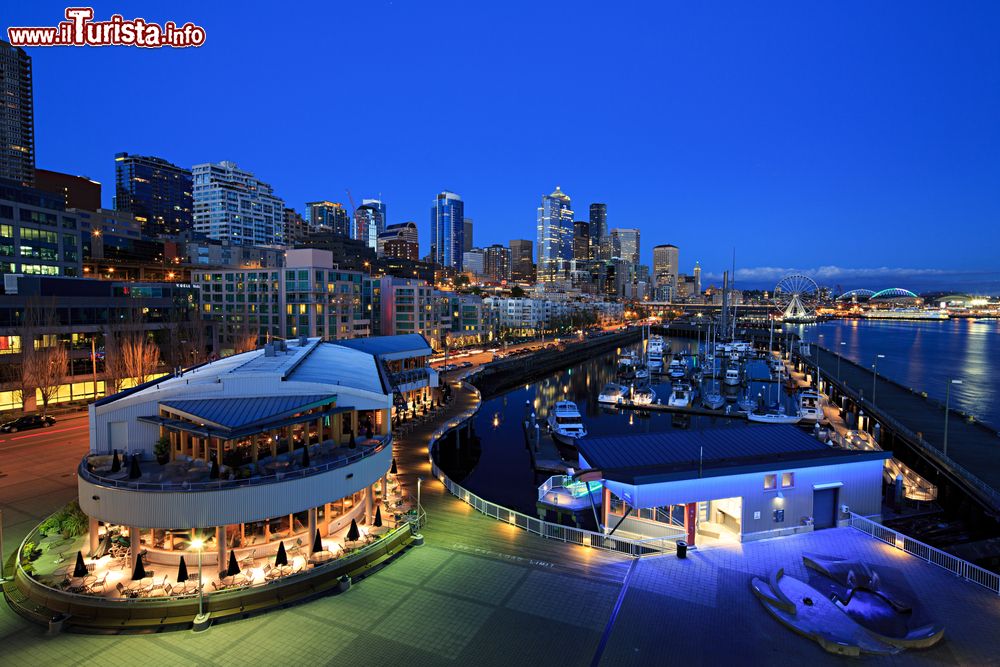 Immagine Una bella veduta di Seattle by night, stato di Washington (USA).