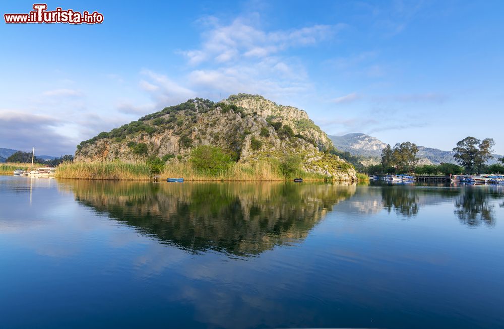 Immagine Una bella veduta mattutina del paesaggio di Dalyan, Turchia.