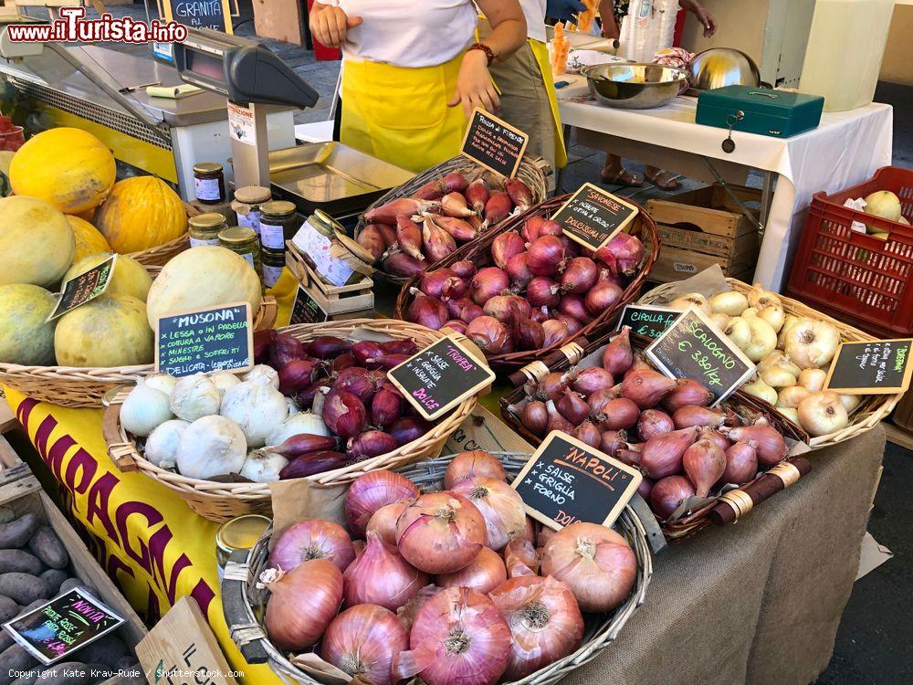 Immagine Una bottega alimentare nel centro di Traversetolo in Emilia - © Kate Krav-Rude / Shutterstock.com