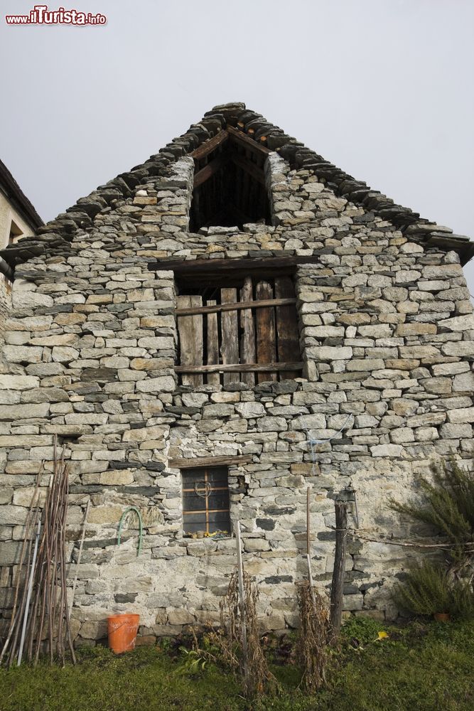 Immagine Una casa in pietra nel territorio di Montecrestese