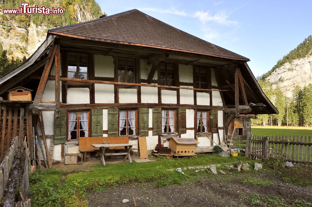 Immagine Una casa tipica della zona di Kandersteg, in Svizzera